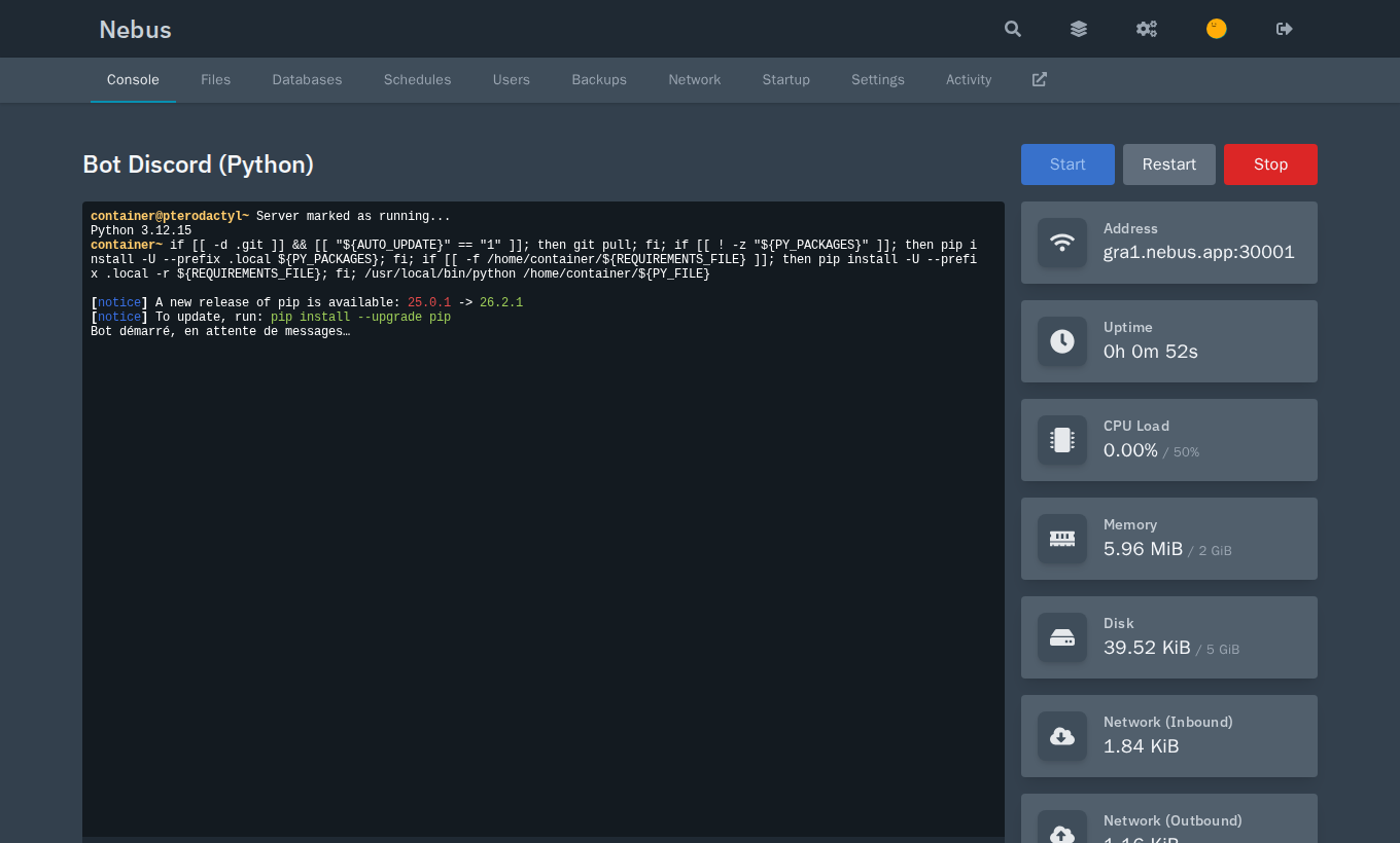 Konsole eines Python-Bots: Python-Version, Installation der Abhängigkeiten, dann die Meldung Bot démarré